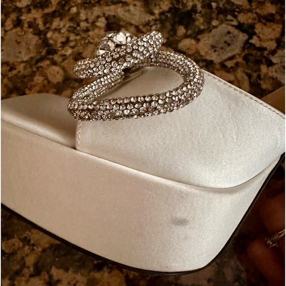 MACH & MACH 140 CRYSTAL DOUBLE BOW PLATFORM SANDALS IN SATIN - Picture 12 of 14